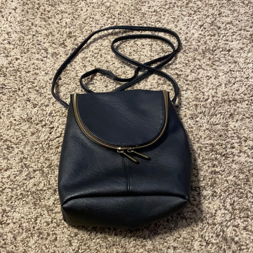 black crossbody bag